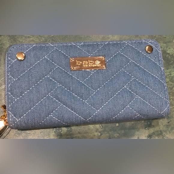 Bebe blue denim quilted puffy zip around wallet wristlet clutch new - Picture 2 of 13
